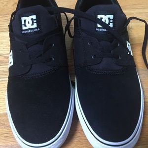DC men's 6.5 skate shoes new in box